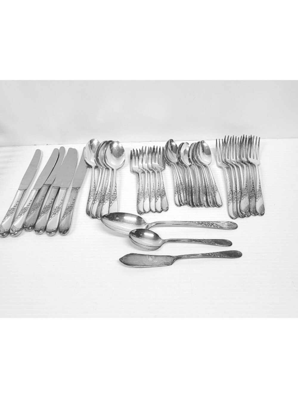 Wm A Rogers Endearable 43 Pc Silverplate 1954 Oneida Floral Reinforced Tarnish